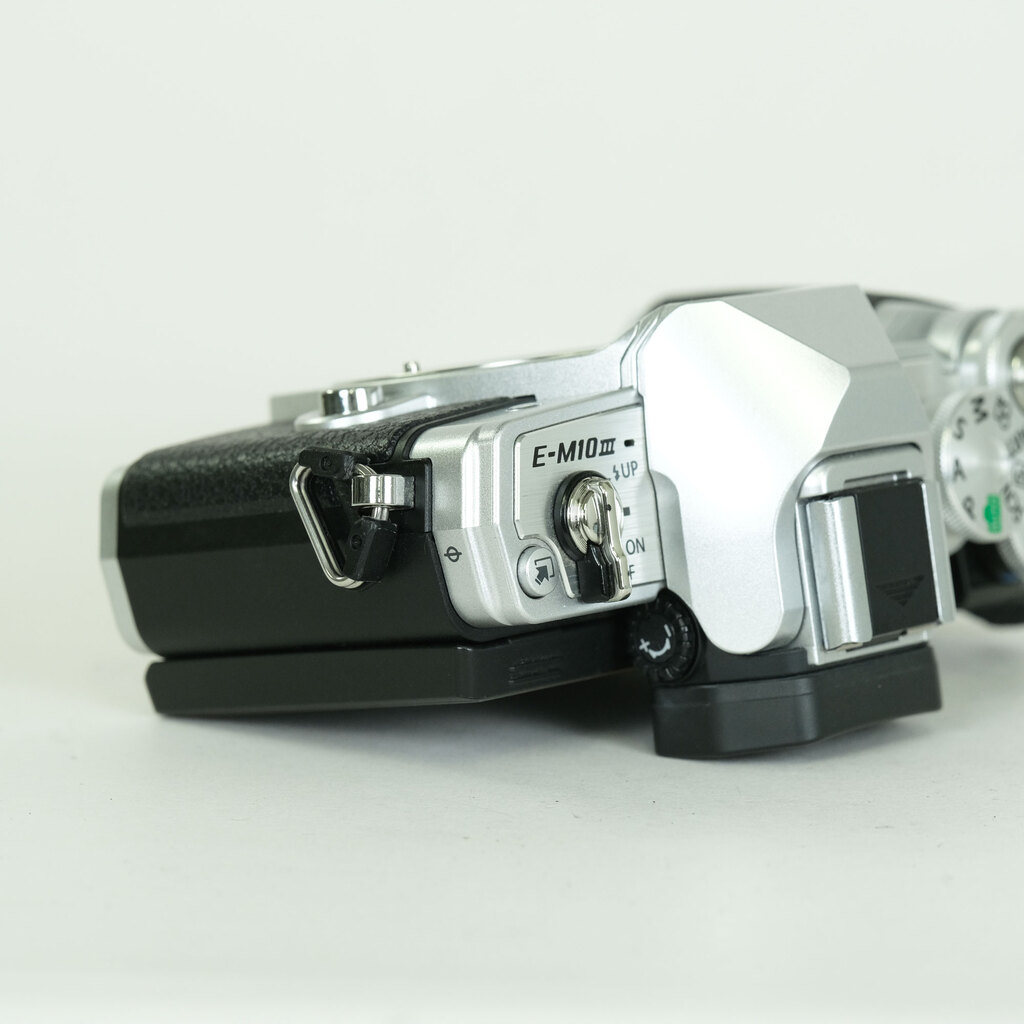 OLYMPUS OM-D E-M10 Mark III OLYMPUS OM-D E-M10 Mark III