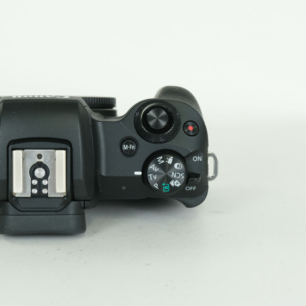Canon EOS Kiss M2
