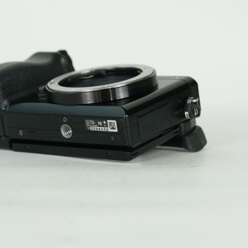 SONY α6000（ILCE-6000）の出品 | ONE SCENE（ワンシーン）