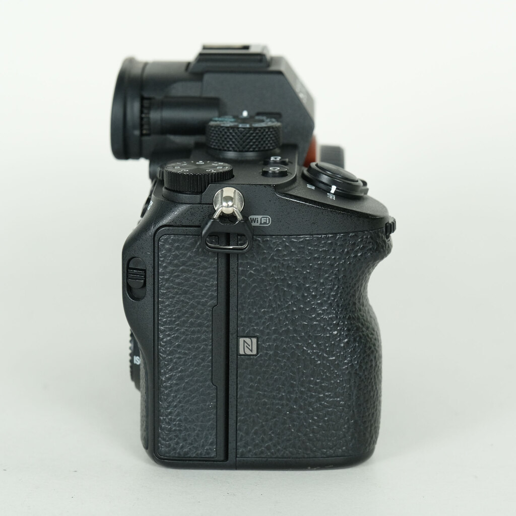 【ジャンク】SONY α7III ボディ (ILCE-7M3) 箱　センサー割れ SONY α7 III（ILCE-7M3）の出品 | ONE SCENE（ワンシーン）