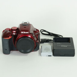 Nikon D5500 ボディ レッド