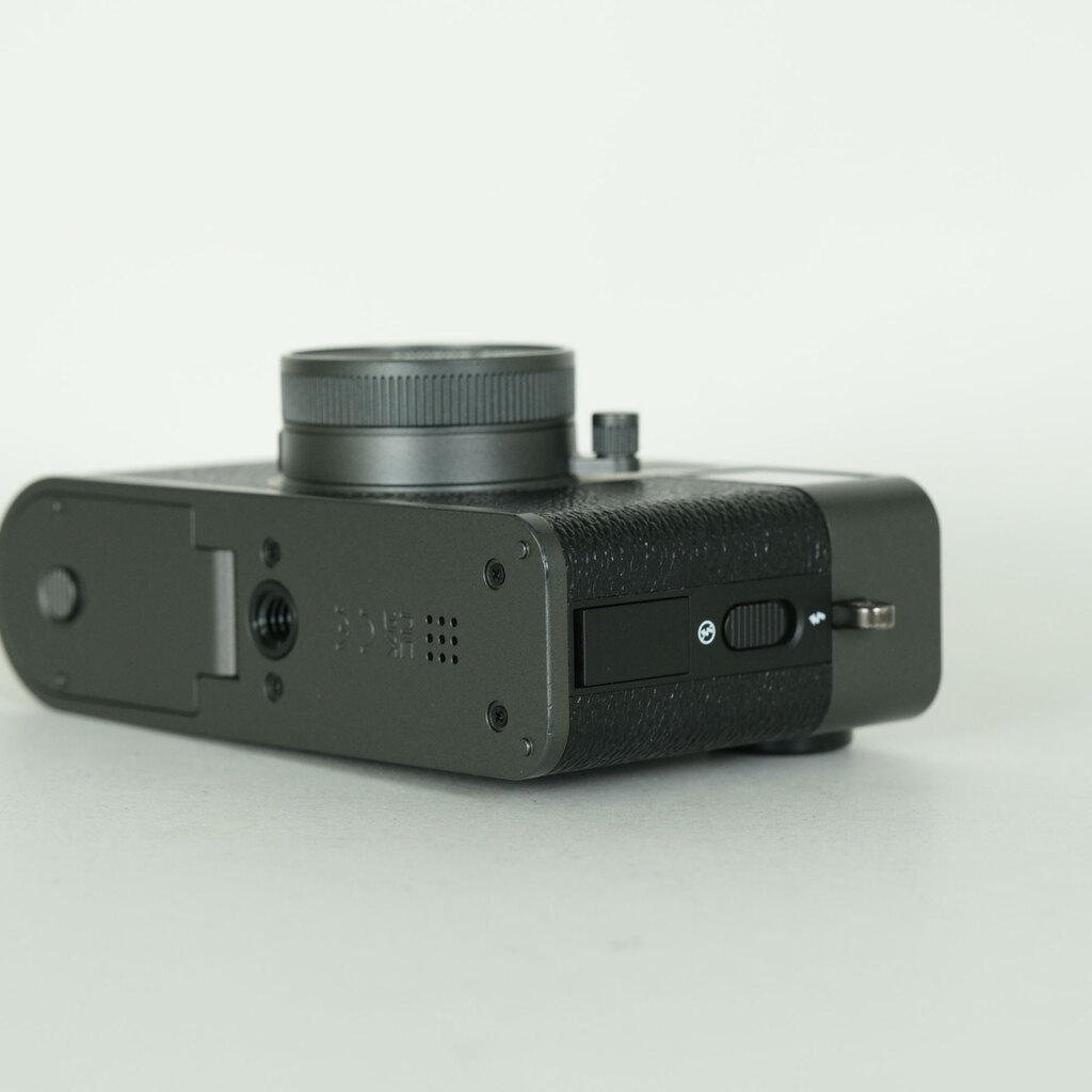 FUJIFILM X half X-HF1