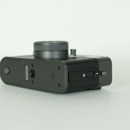 FUJIFILM X half X-HF1