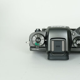Canon EOS M5
