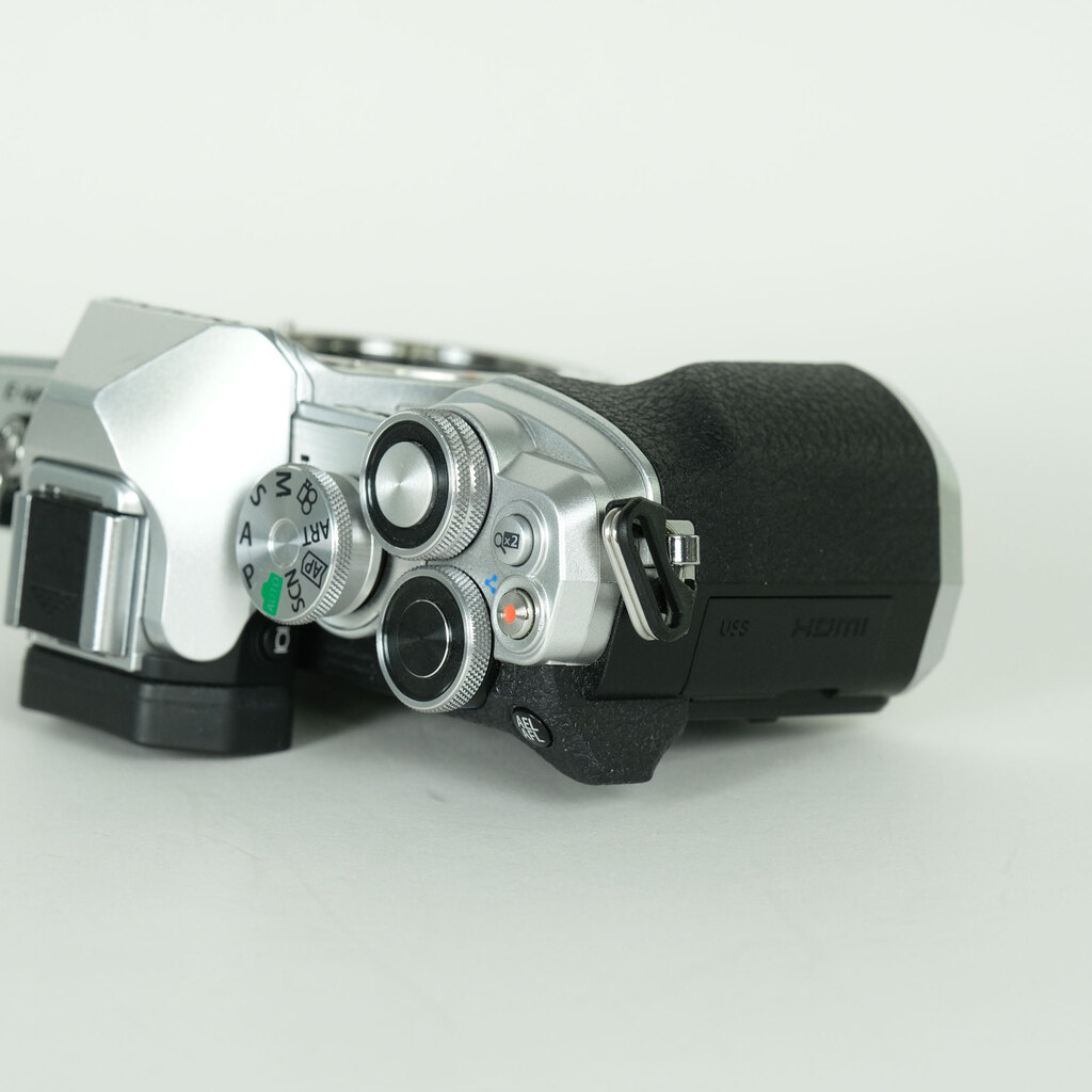 OLYMPUS OM-D E-M10 Mark IV