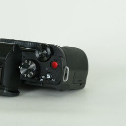 Panasonic LUMIX DC-G100 Panasonic LUMIX DC-G100