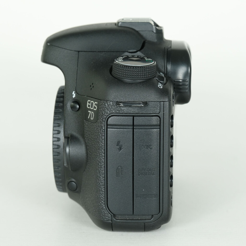 Canon EOS7D �{�f�B