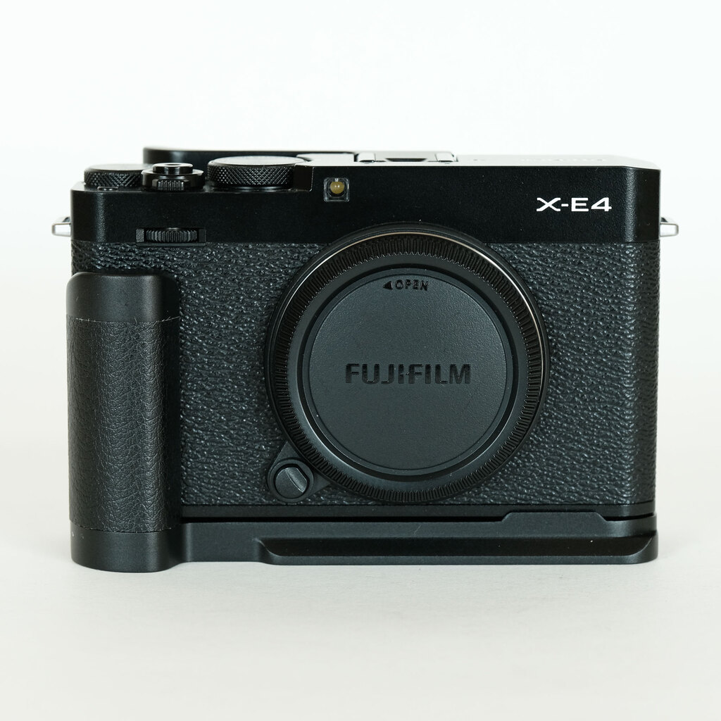 FUJIFILM X-E4