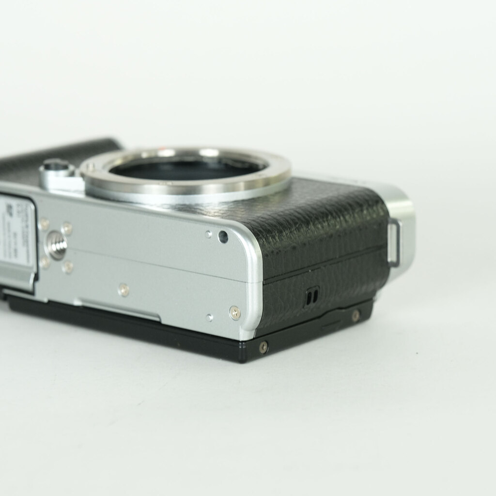FUJIFILM X-A1 ボディ シルバー