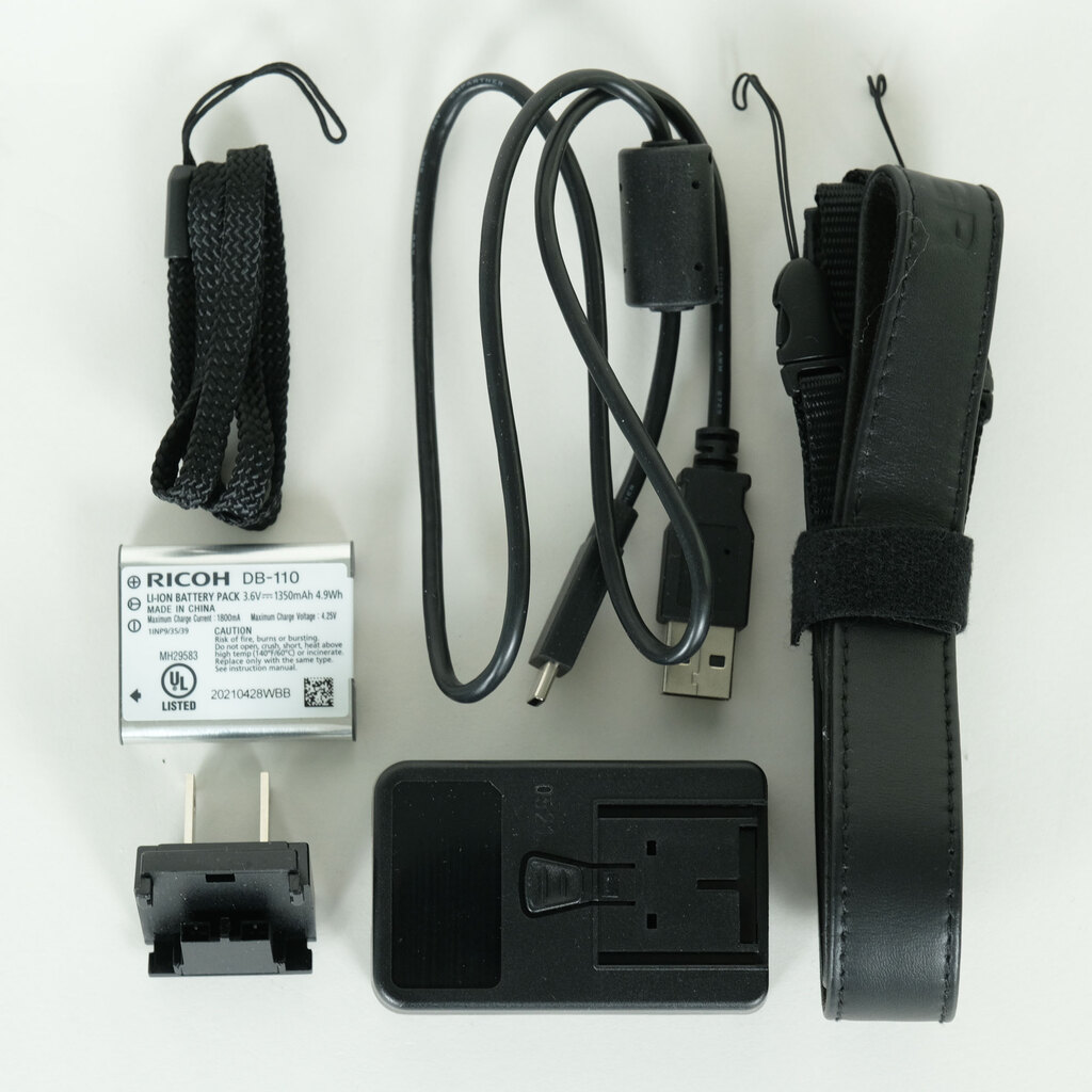 RICOH GR IIIx 本体 + 付属品 RICOH GR IIIxの出品 | ONE SCENE（ワンシーン）
