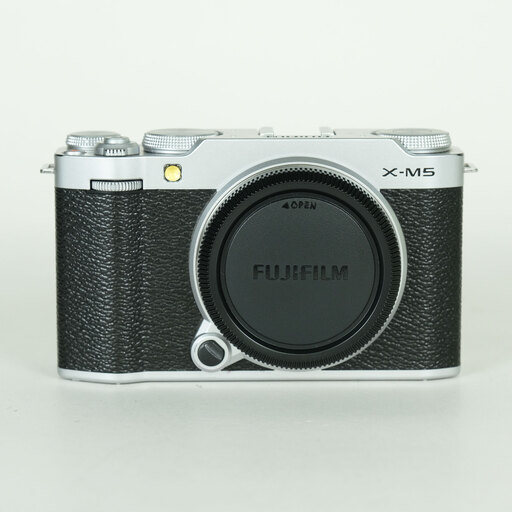 FUJIFILM X-M5を徹底解説。Xシリーズの魅力を凝縮した本格派エントリー