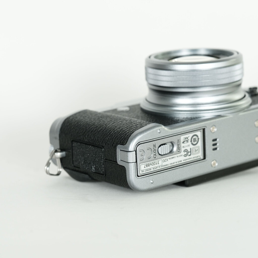 FUJIFILM X20 シルバーの出品 | ONE SCENE（ワンシーン）