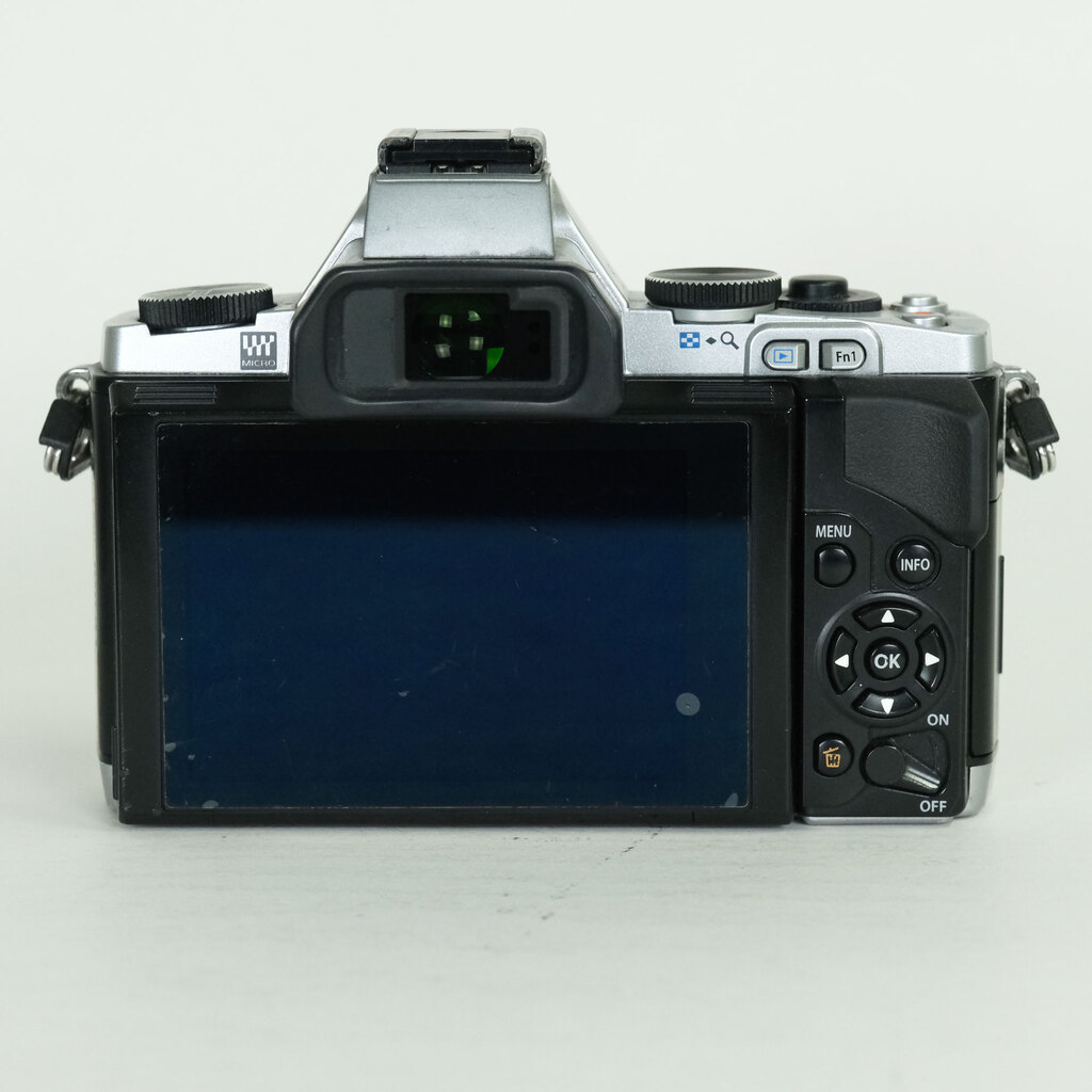 OLYMPUS OM-D E-M5 ボディ シルバー