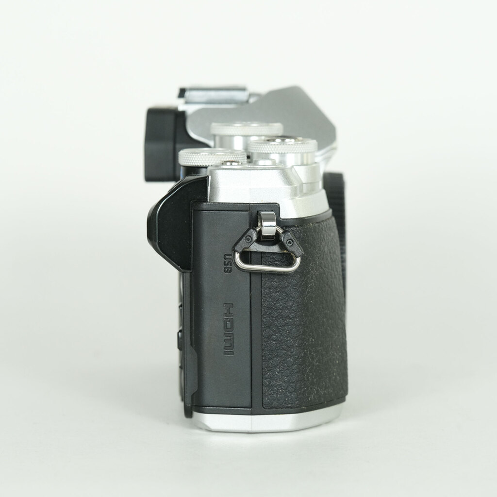 OLYMPUS OM-D E-M10 Mark III