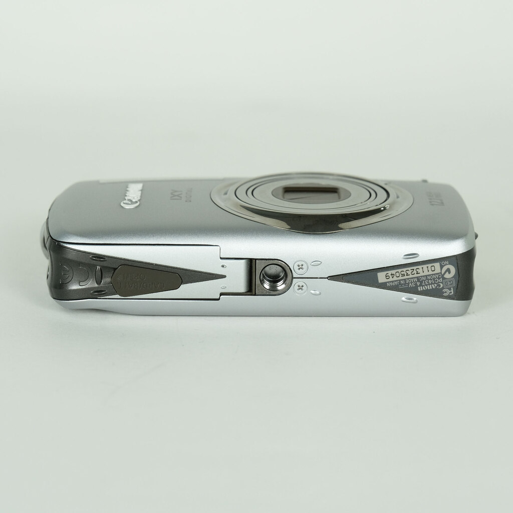 美品・動作良好✨ Canon IXY 930 IS シルバー Canon IXY DIGITAL 930IS シルバーの出品 | ONE SCENE（ワンシーン）