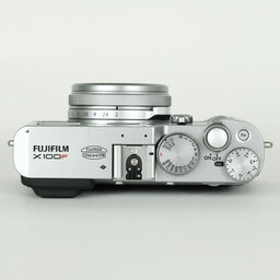 FUJIFILM X100F シルバー FUJIFILM X100F シルバー