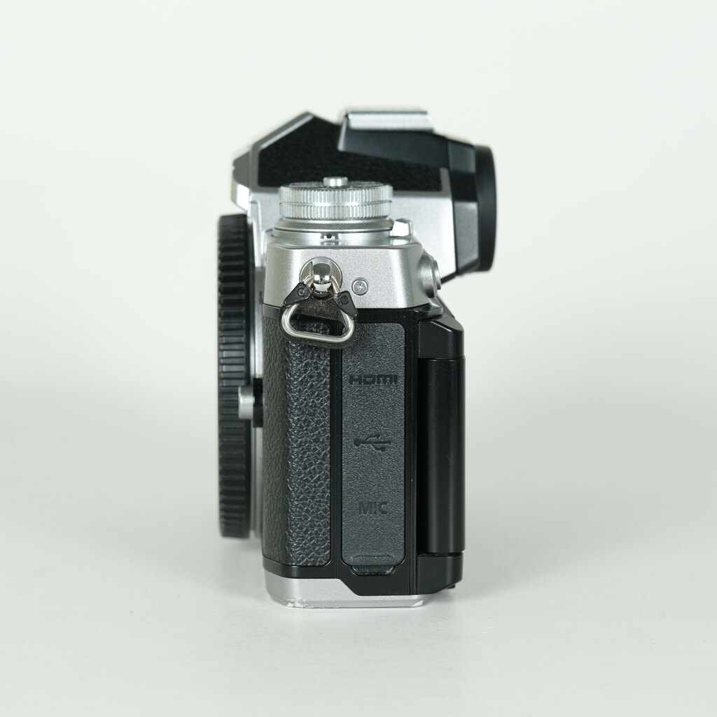Nikon Z fc [�{�f�B �V���o�[]
