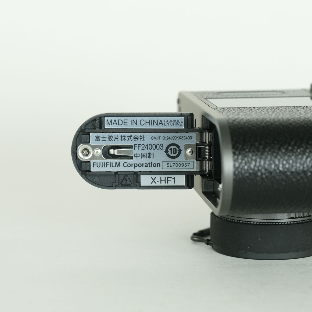 FUJIFILM X half X-HF1