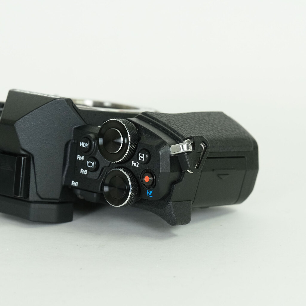 OLYMPUS OM-D E-M5 Mark II