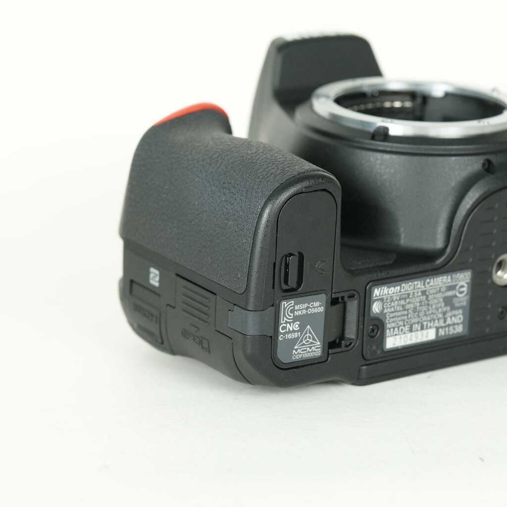 Nikon D5600 ボディ(付属品あり) Nikon D5600の出品 | ONE SCENE（ワンシーン）