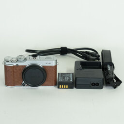 FUJIFILM X-A1 ボディ ブラウン