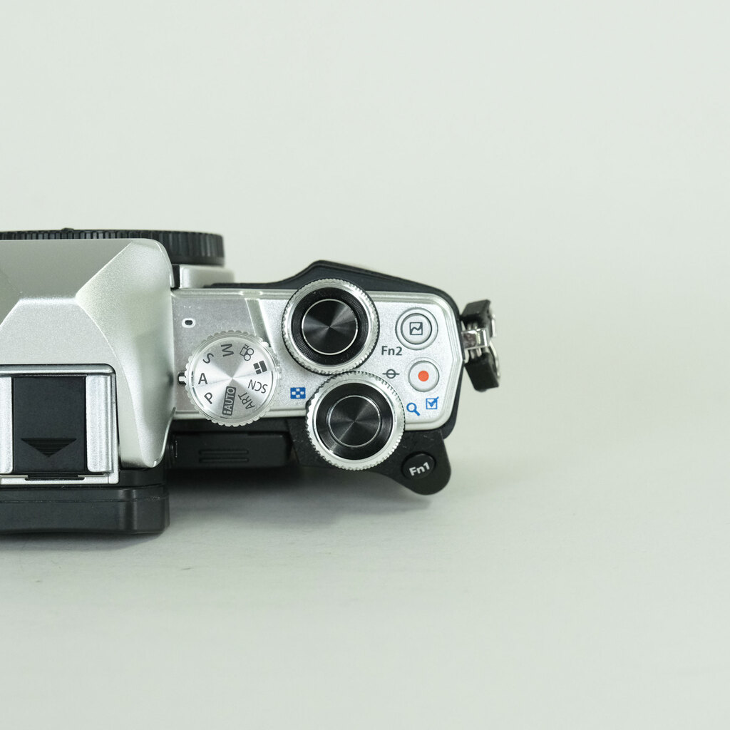 OLYMPUS OM-D E-M10 Mark II OLYMPUS OM-D E-M10 Mark II