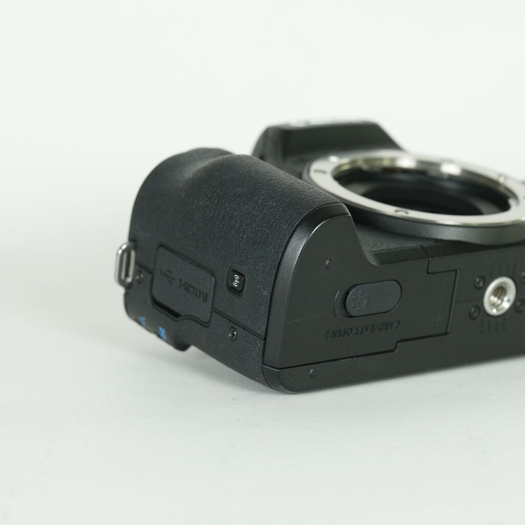 Canon EOS Kiss M Canon EOS Kiss M