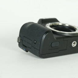 Canon EOS Kiss M Canon EOS Kiss M