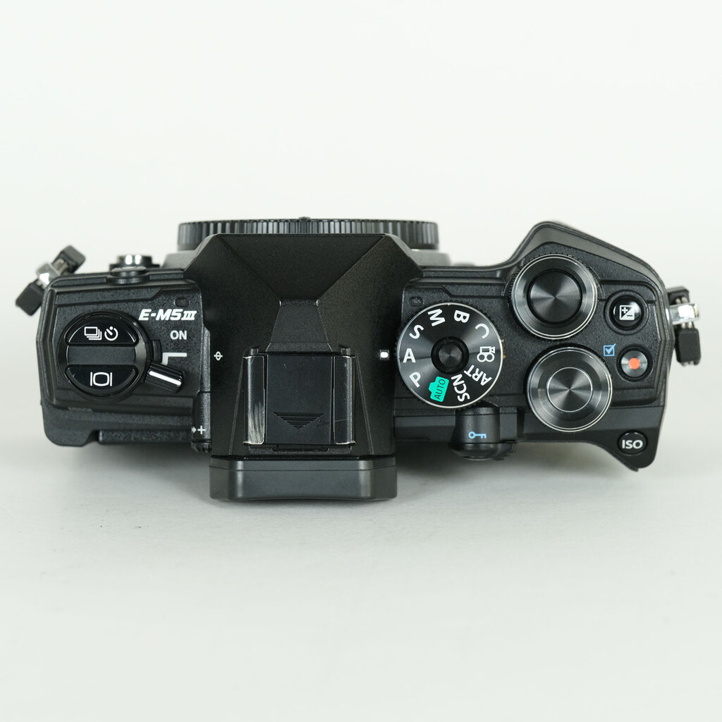 OLYMPUS OM-D E-M5 Mark III