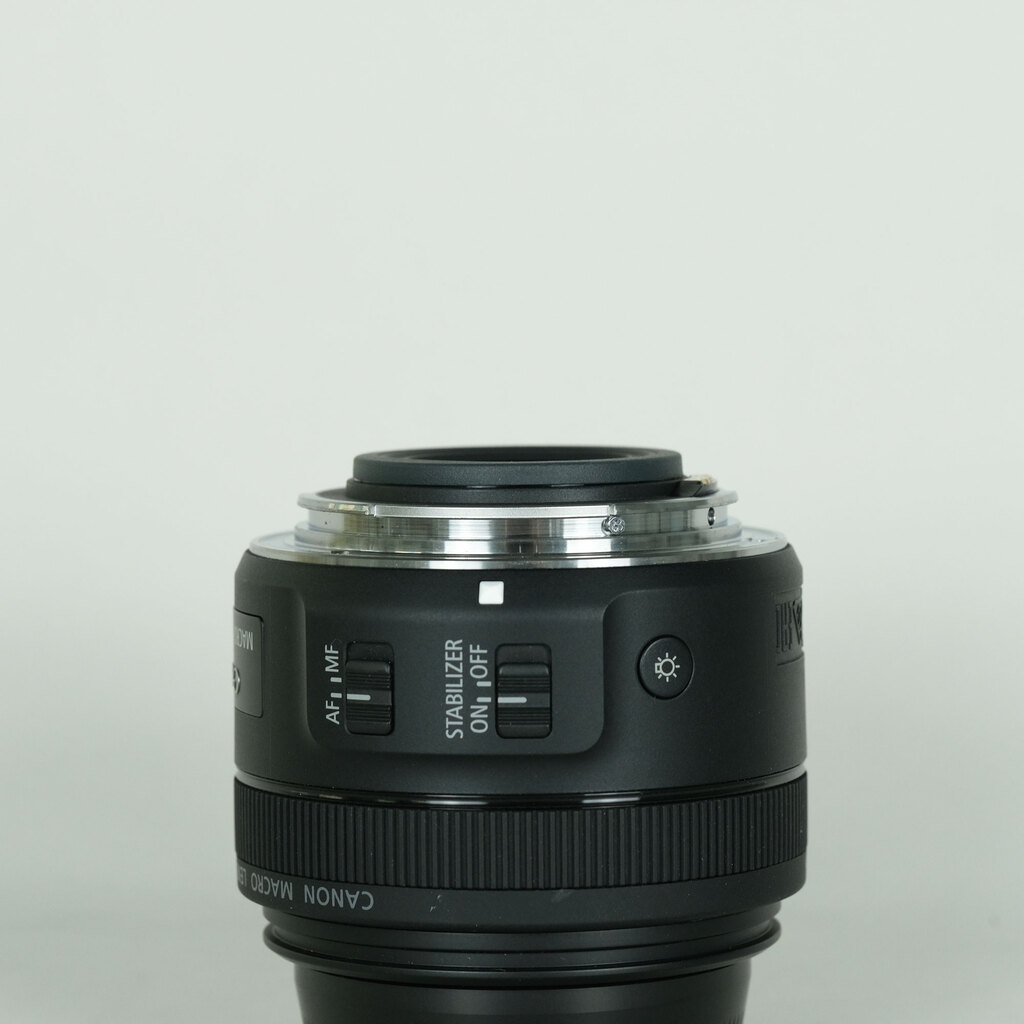 Canon EF-S35mm F2.8 マクロ IS STMの出品 | ONE SCENE（ワンシーン）