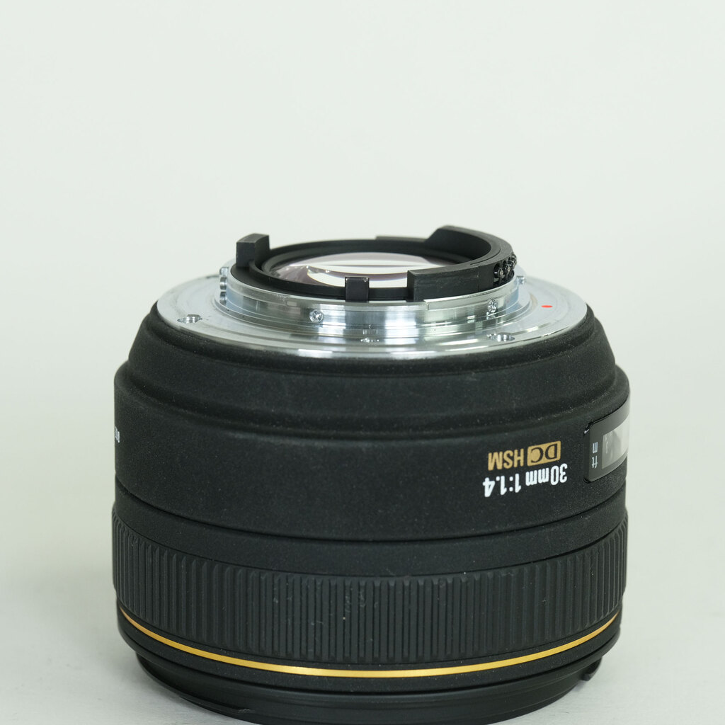SIGMA 30mm F1.4EX DC HSM (ニコンF用) SIGMA 30mm F1.4EX DC HSM (ニコンF用)