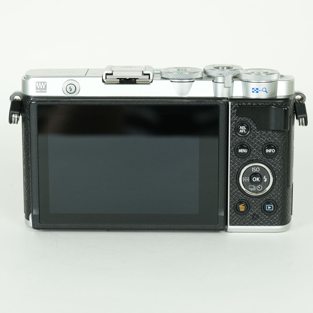 OLYMPUS PEN E-P7 [�{�f�B �V���o�[]