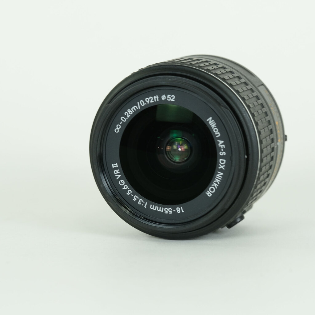 Nikon AF-S DX NIKKOR 18-55mm f3.5-5.6G VR II Nikon AF-S DX NIKKOR 18-55mm f3.5-5.6G VR II