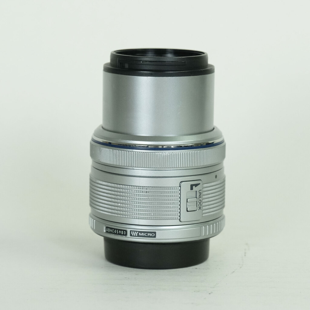 OLYMPUS M.ZUIKO DIGITAL 14-42mm F3.5-5.6IIR シルバー