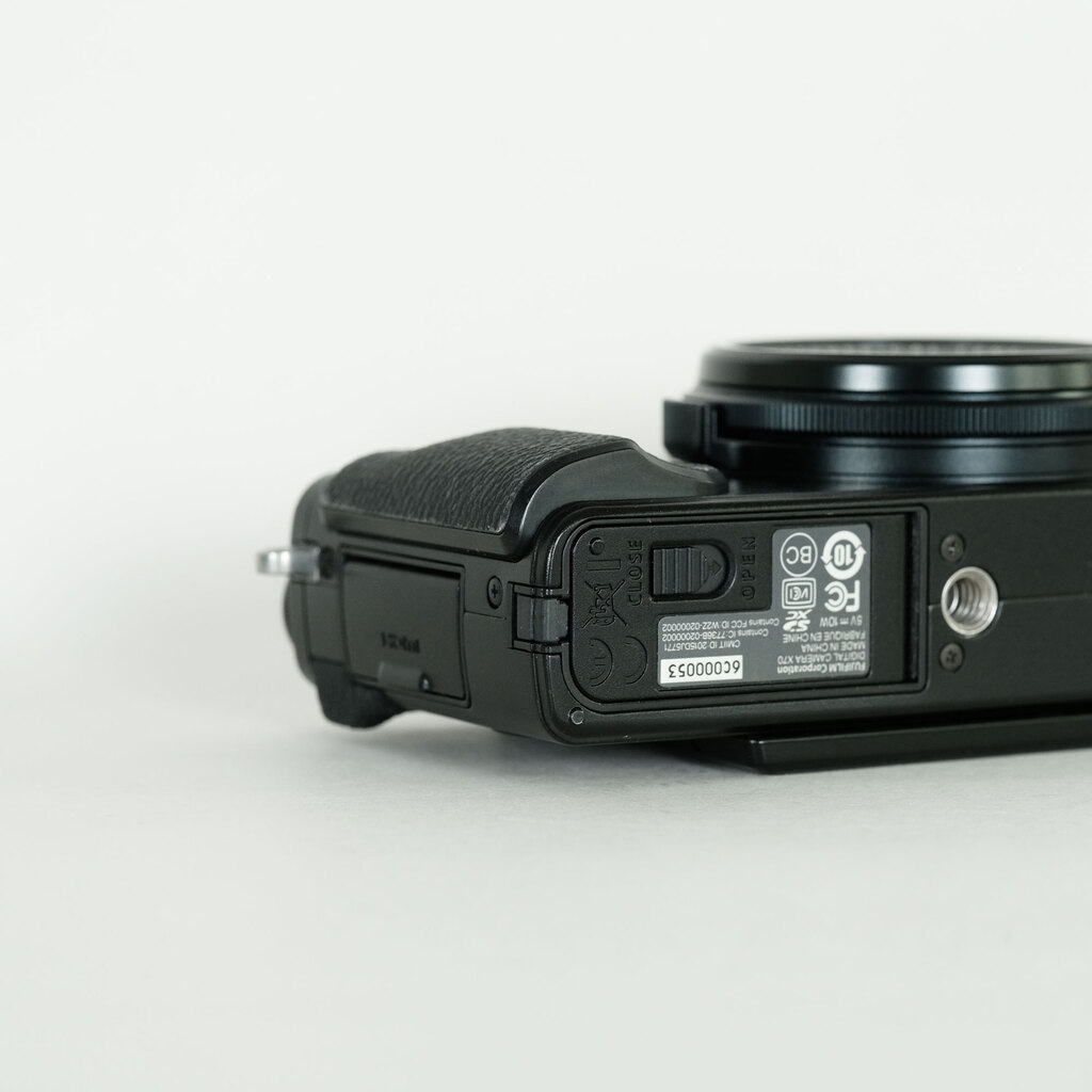 FUJIFILM X70 ブラック