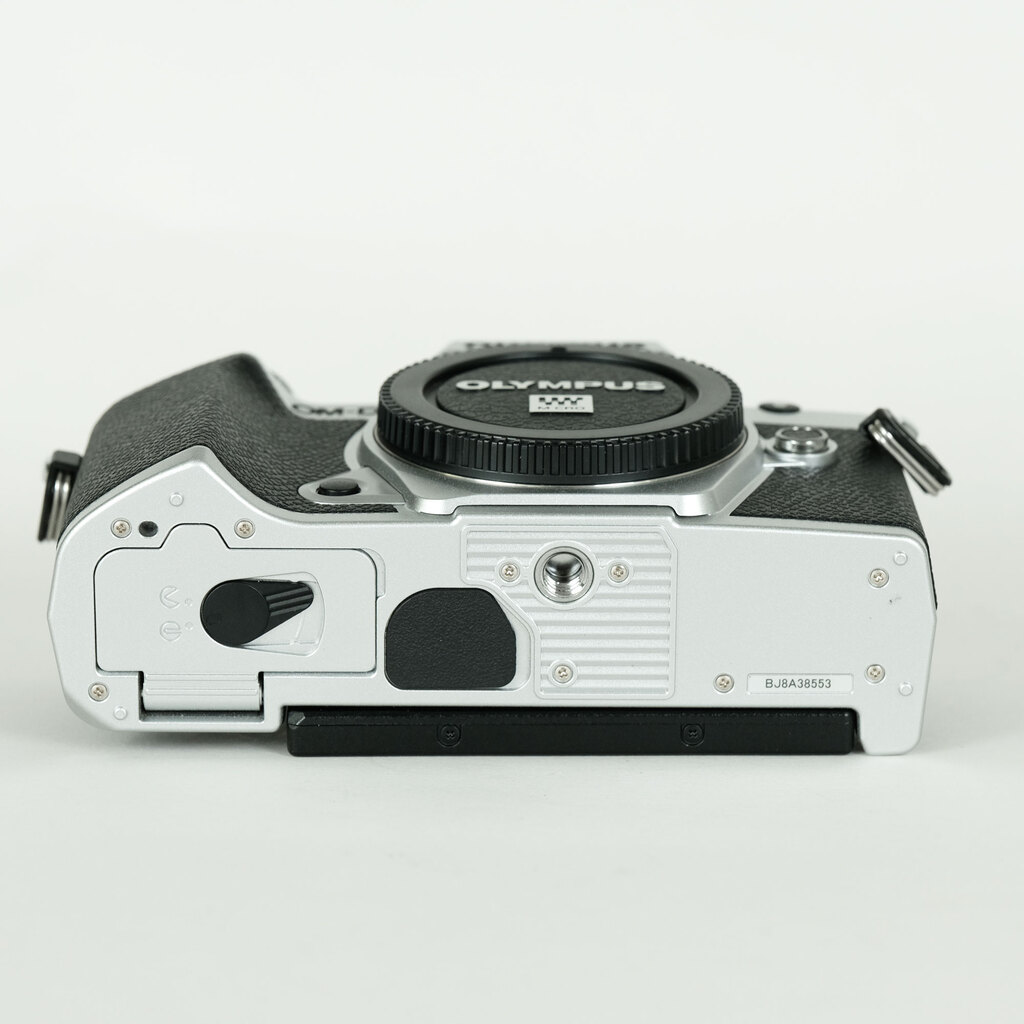 OLYMPUS OM-D E-M5 Mark III