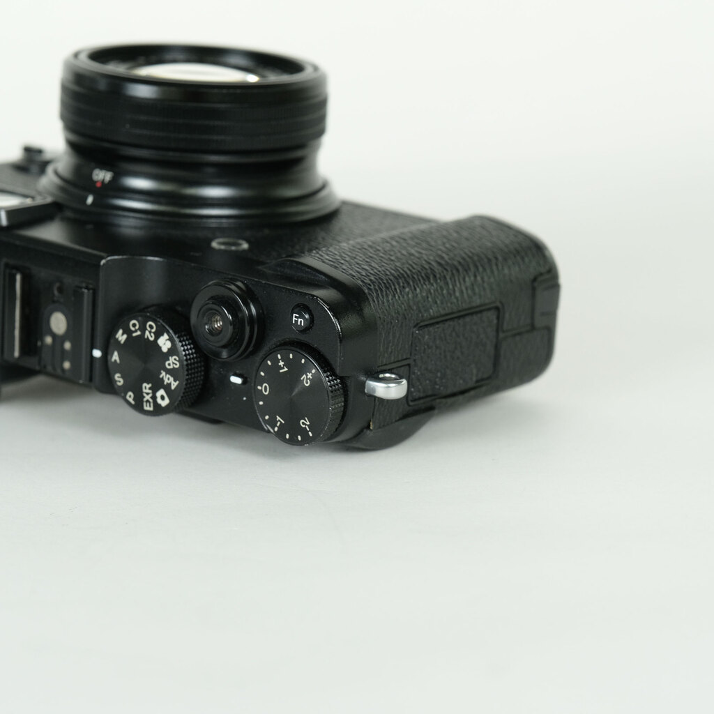 FUJIFILM X10 ブラックの出品 | ONE SCENE（ワンシーン）