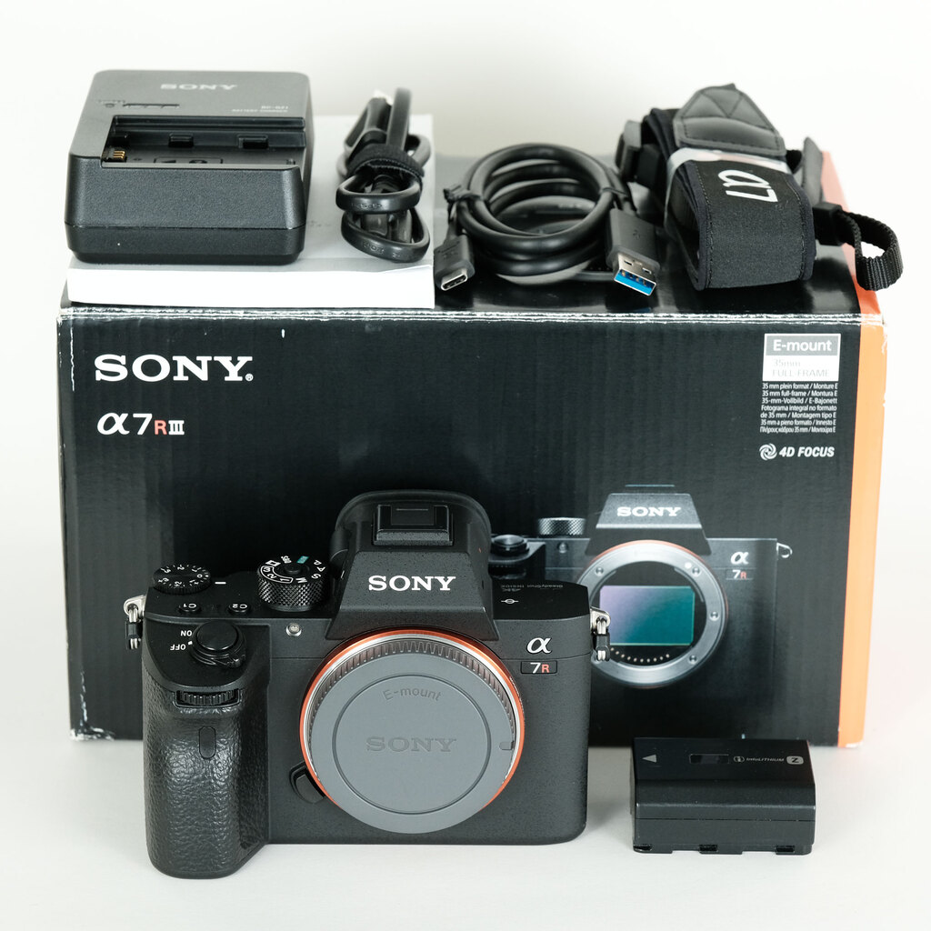 SONY α7RIII ボディ ILCE-7RM3A 【後期モデル 液晶下部にSONYロゴなし】 SONY α7RIII ボディ ILCE-7RM3A 【後期モデル 液晶下部にSONYロゴなし】