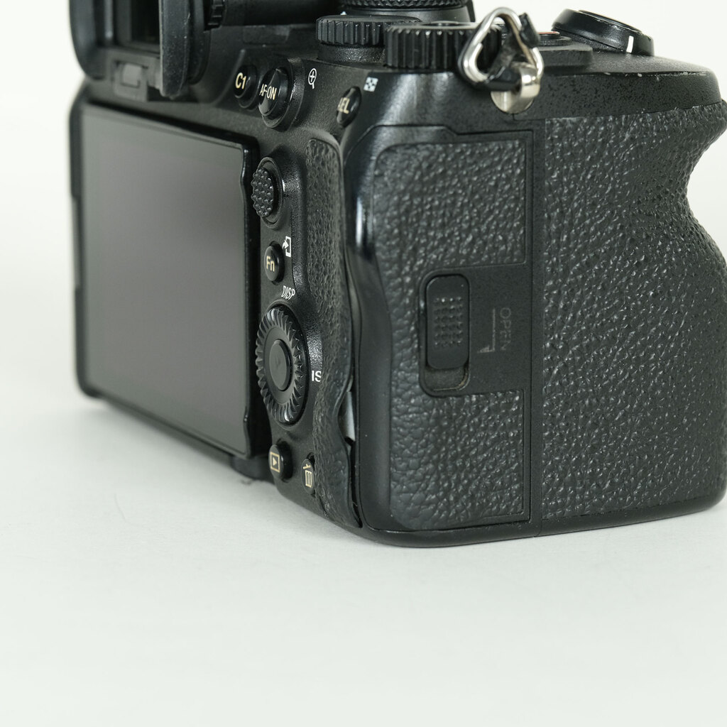 中古　α7 IV　ILCE-7M4　シャッター回数、約3,300枚 中古 α7 IV ILCE-7M4 シャッター回数、約3,300枚 ソニー ilce-7m4 a7iv