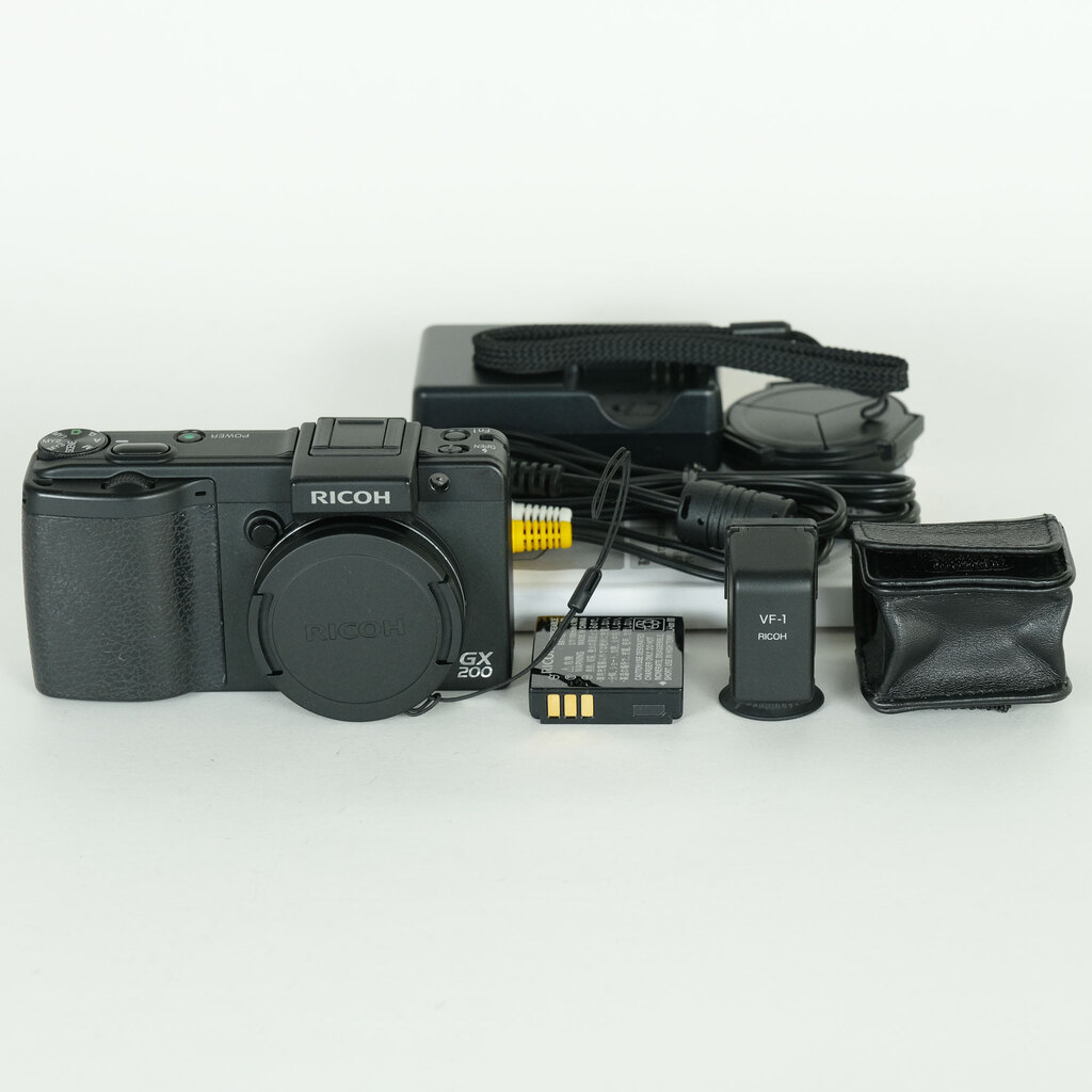 RICOH GX200