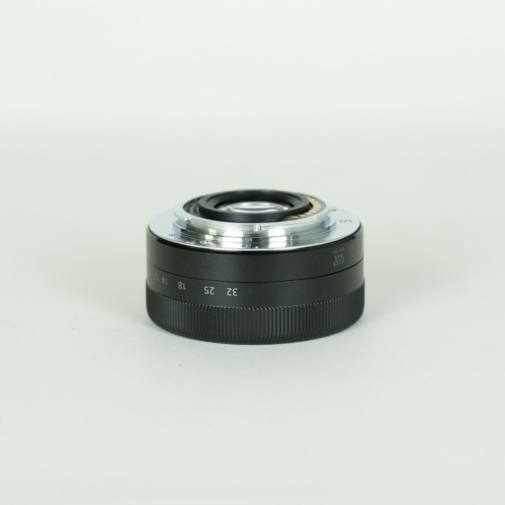 Panasonic LUMIX G VARIO 12-32mm / F3.5-5.6 ASPH. / MEGA O.I.S.