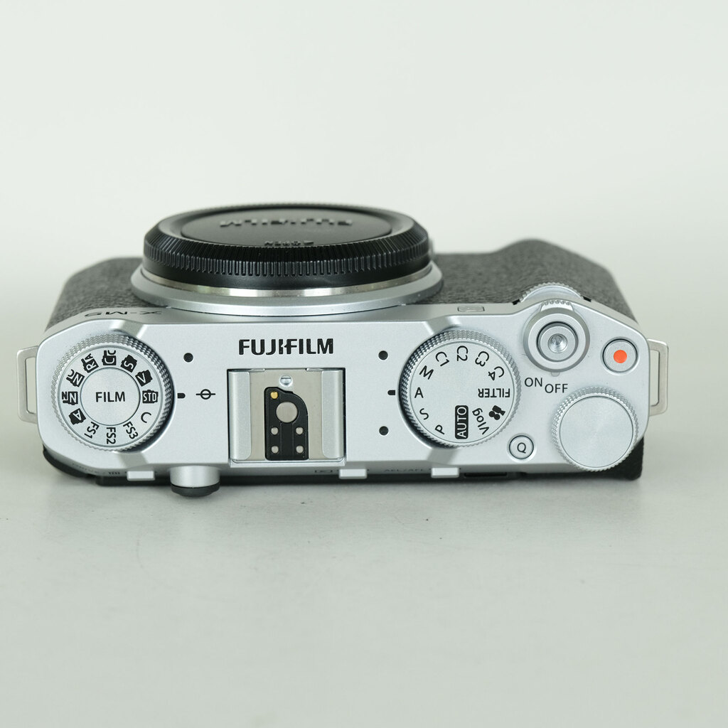 FUJIFILM X-M5