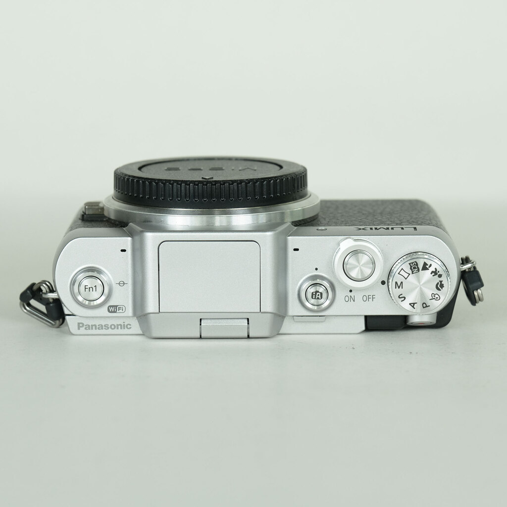 Panasonic LUMIX DMC-GF7 ボディ シルバーの出品 | ONE SCENE（ワン
