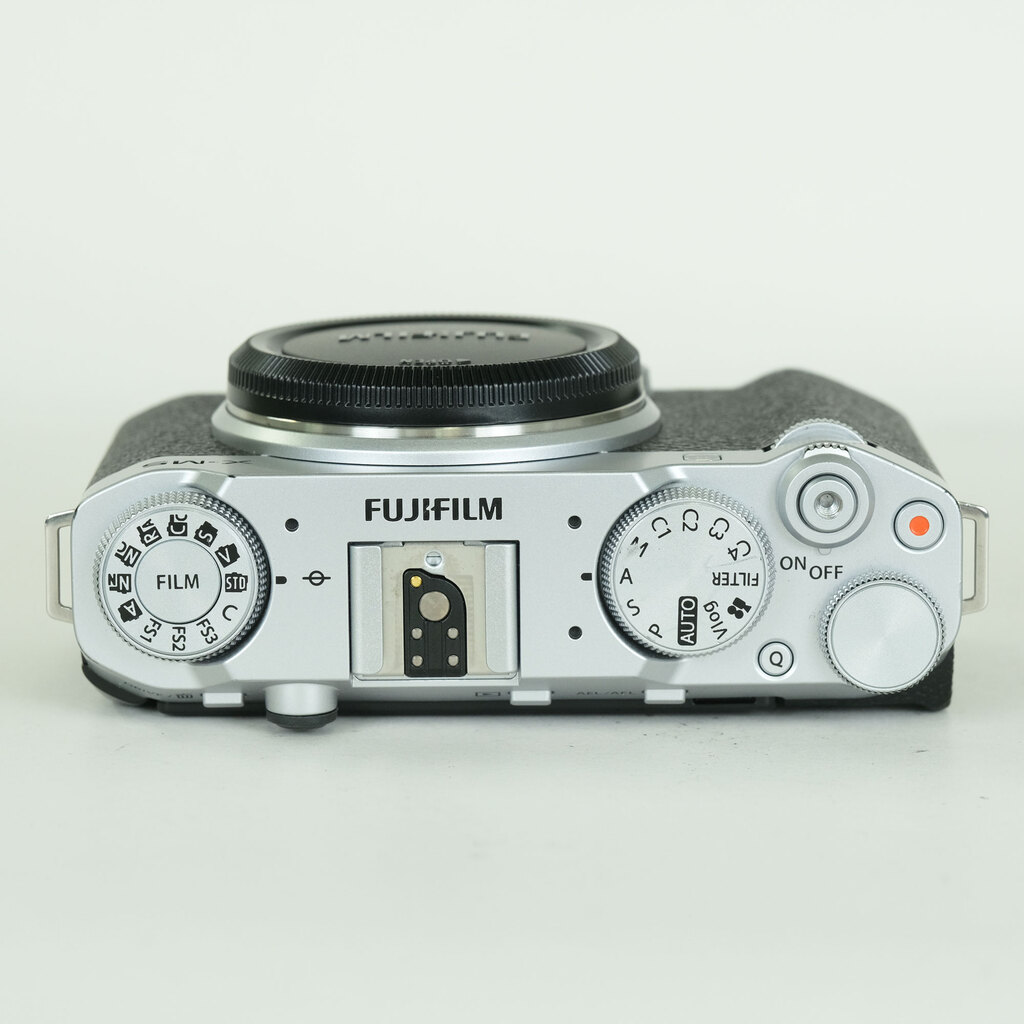FUJIFILM X-M5