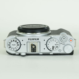 FUJIFILM X-M5