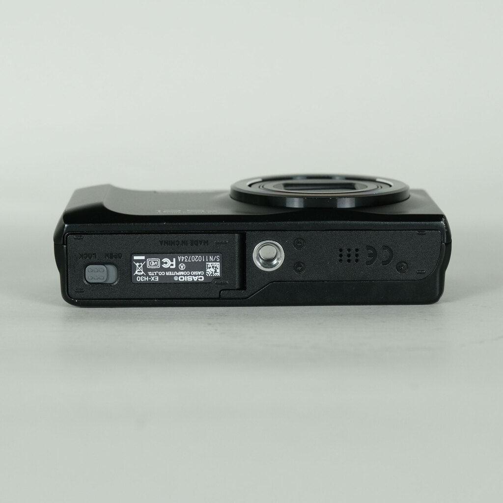 CASIO EXILIM EX-H30 ブラックの出品 | ONE SCENE（ワンシーン）