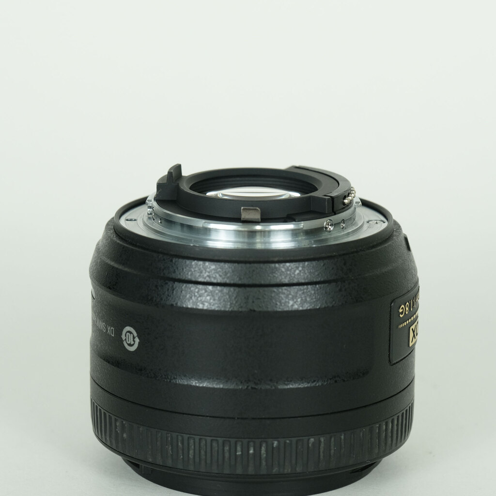 Nikon AF-S DX NIKKOR 35mm f/1.8G Nikon AF-S DX NIKKOR 35mm f/1.8G