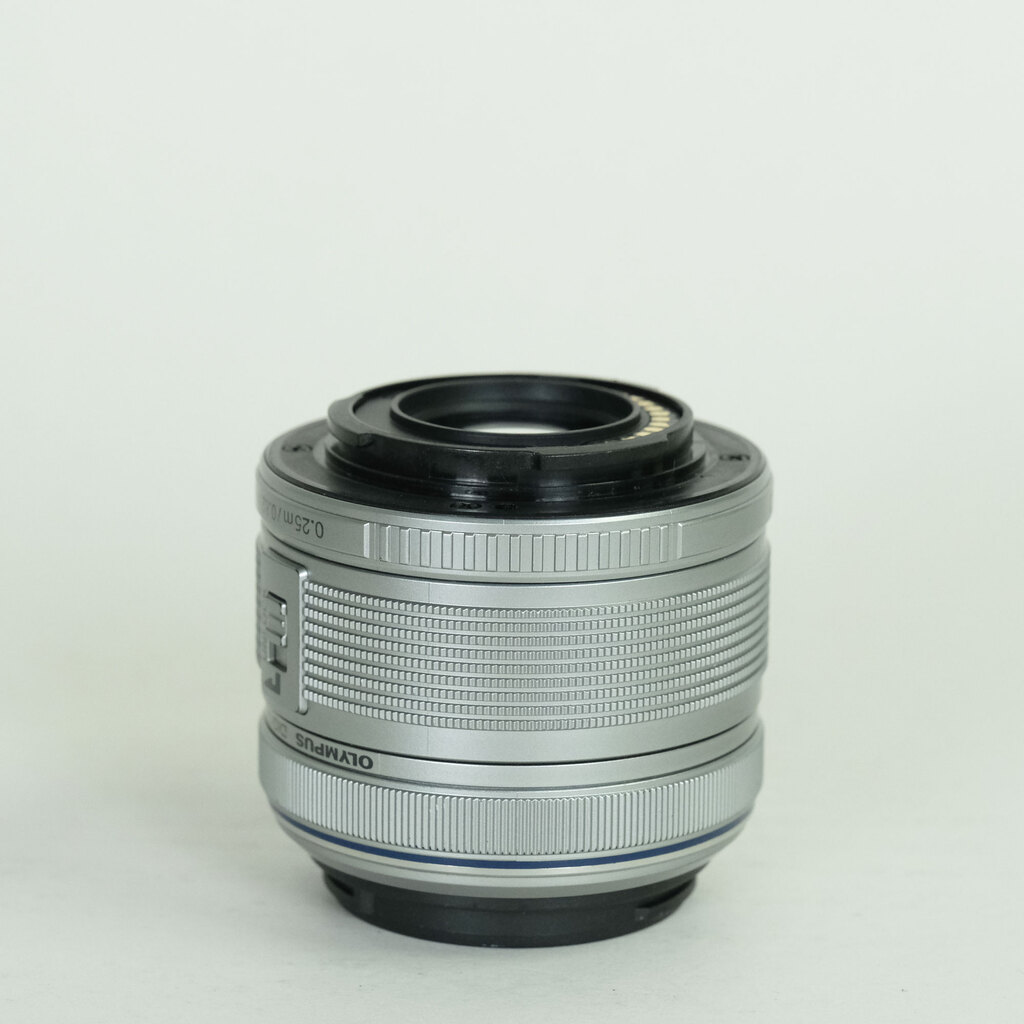 OLYMPUS M.ZUIKO DIGITAL 14-42mm F3.5-5.6IIR シルバー OLYMPUS M.ZUIKO DIGITAL 14-42mm F3.5-5.6IIR シルバー