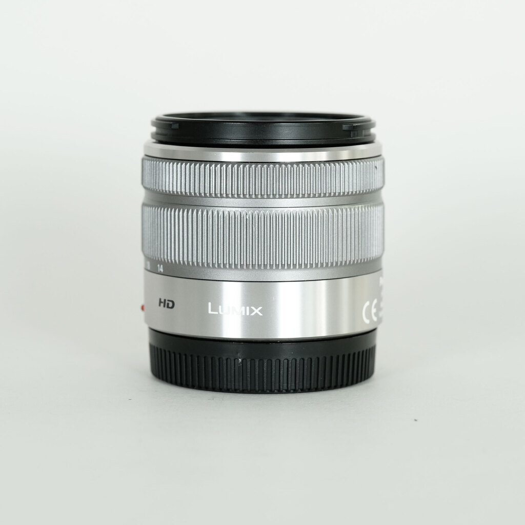 Panasonic LUMIX G VARIO 14-42mm F3.5-5.6II ASPH. MEGA O.I.S.  シルバー    H-FS1442A-S