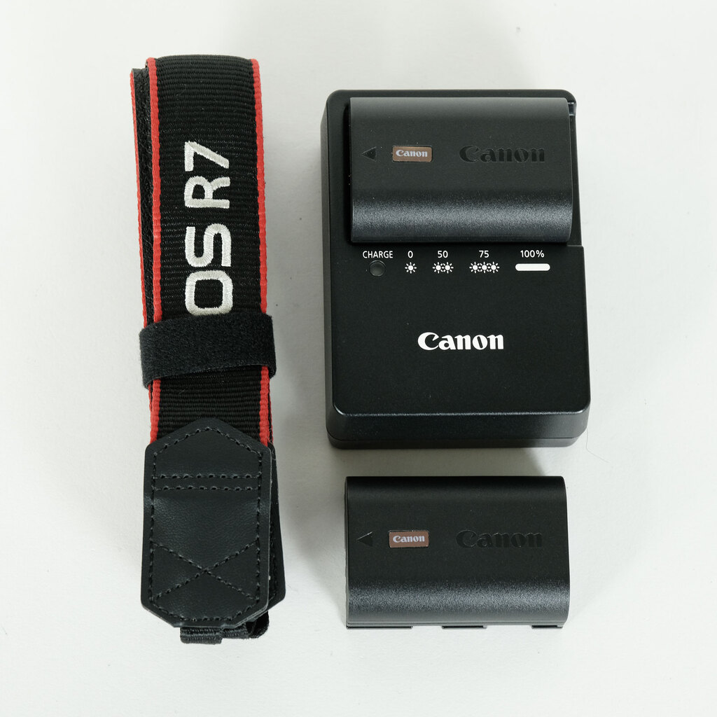 Canon EOS R7 Canon EOS R7